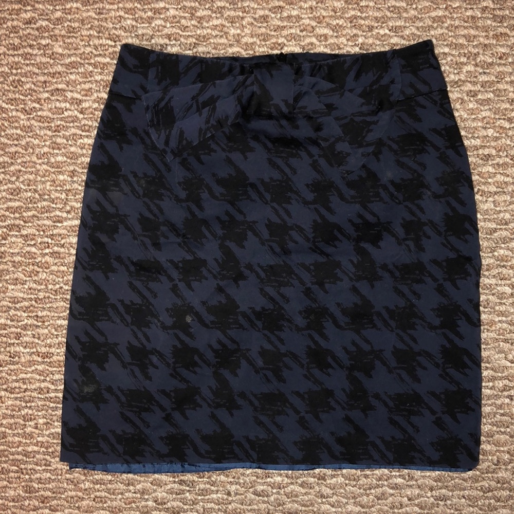 Navy blue/black houndstooth skirt!